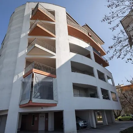 아파트 Elia Mini 4